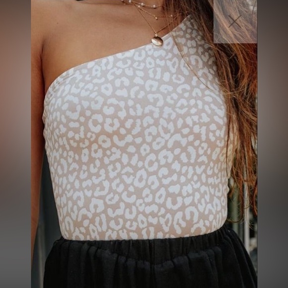 Lizard Thicket Tops - Taupe and white leopard print bodysuit